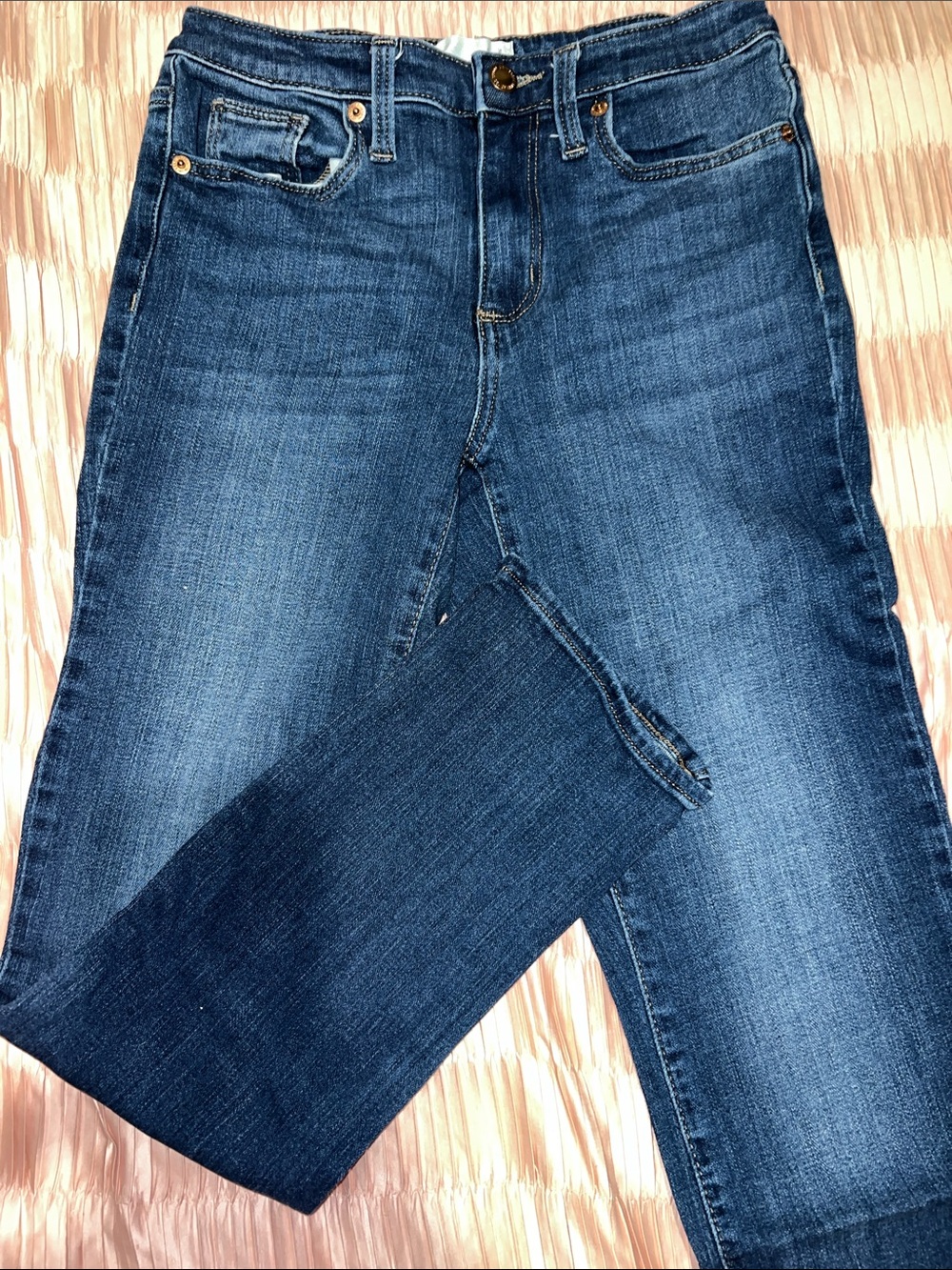 Universal Thread Women's Straight Leg Mid-Dark Blue Jeans